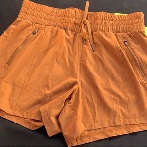 Women's Stretch Woven Mid-Rise Shorts 4" - All in Motion size M